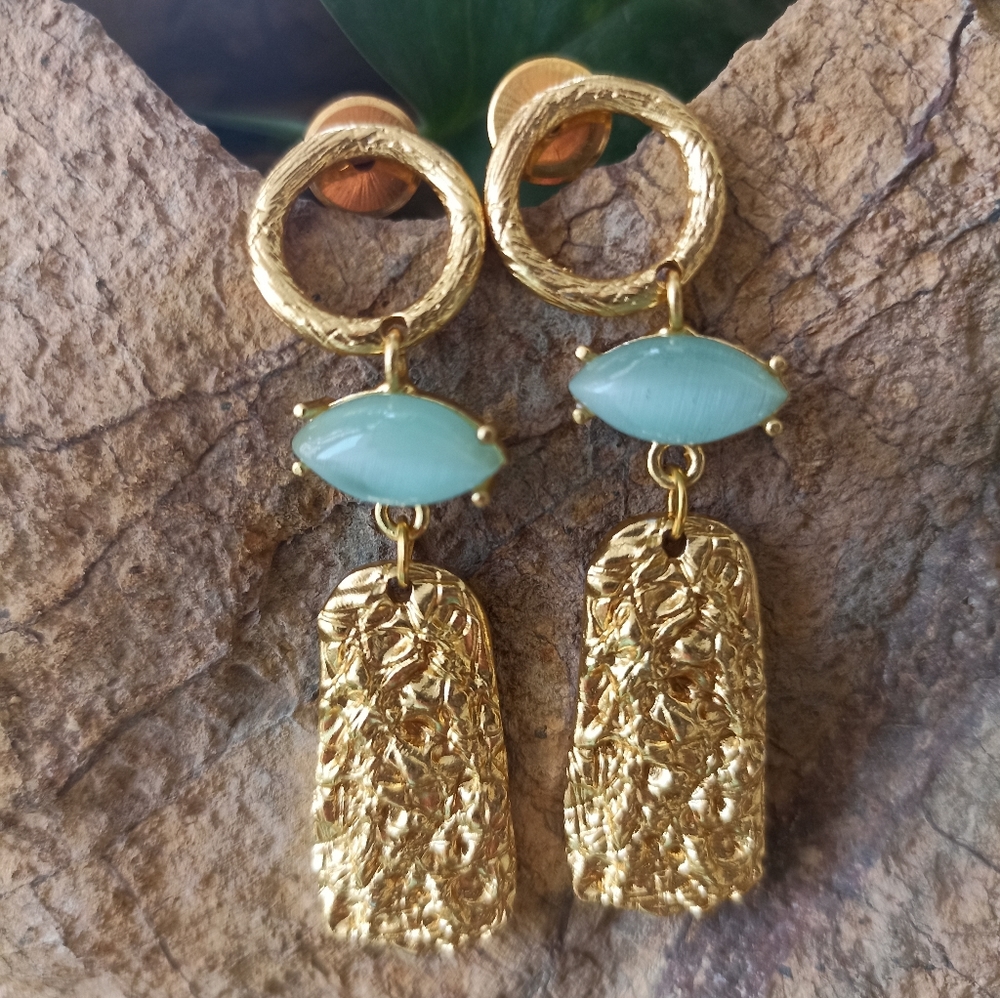 Handmade gold platted stone studded drop earrings - Picture 6 of 10